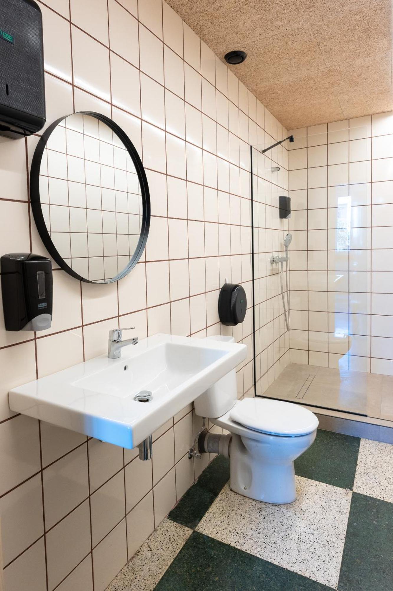 בילבאו Lamia Bbk Women Hostel-Solo Mujeres מראה חיצוני תמונה